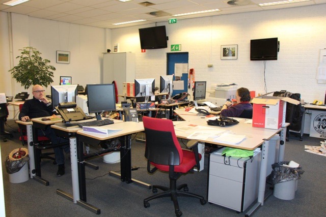 De laatsten der Mohikanen aan het werk in editiekantoor Waalwijk van het Brabants Dagblad.